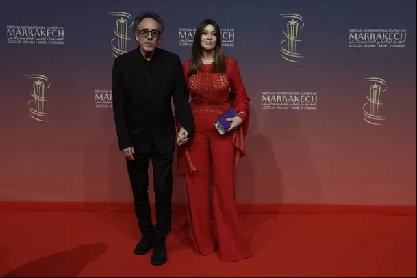 Tim Burton y Monica Bellucci terminaron y no sabe los motivos de su decisión / AFP Tim Burton y Monica Bellucci terminaron y no sabe los motivos de su decisión / AFP