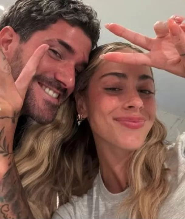 La diva argentina compartió imágenes de su primera prueba de vestuario y mostró su anillo de compromiso en su cuenta oficial de Instagram. Foto: IG @tinistoessel