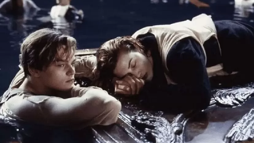 Titanic: Pagan más de 700 mil dólares por la puerta de la icónica escena de Jack y Rose