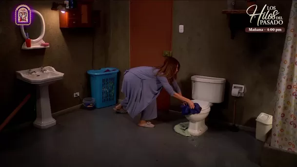Alessia pasó tremendo roche al atorar baño de los Gonzales / AméricaTV Alessia pasó tremendo roche al atorar baño de los Gonzales / AméricaTV