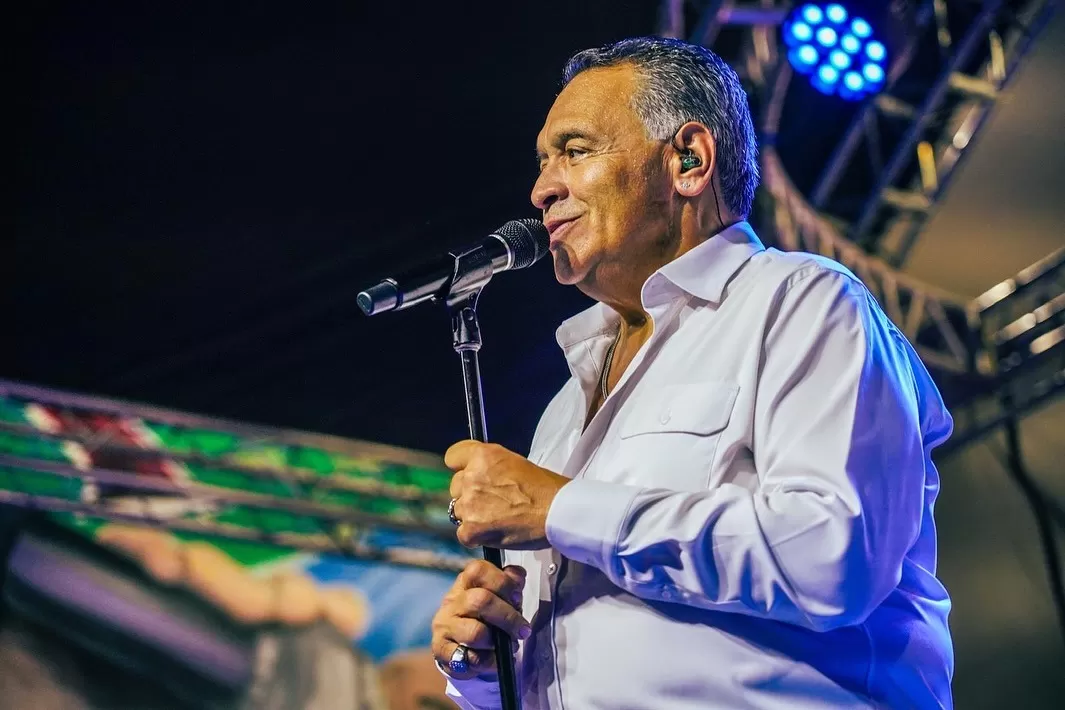 A lo largo de su carrera, Tito Nieves ha lanzado más de 20 álbumes y ha interpretado éxitos icónicos como De Mi Enamórate, Sonámbulo y Fabricando Fantasías, consolidándose como uno de los artistas más influyentes del género. A lo largo de su carrera, Tito Nieves ha lanzado más de 20 álbumes y ha interpretado éxitos icónicos como De Mi Enamórate, Sonámbulo y Fabricando Fantasías, consolidándose como uno de los artistas más influyentes del género.