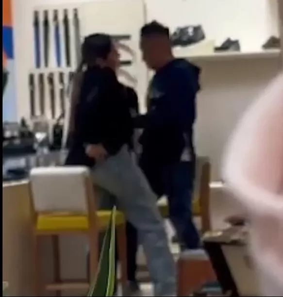 Christian Cueva y su esposa Pamela López haciendo compras en Luis Vuitton/ Foto: Captura Instarándula 