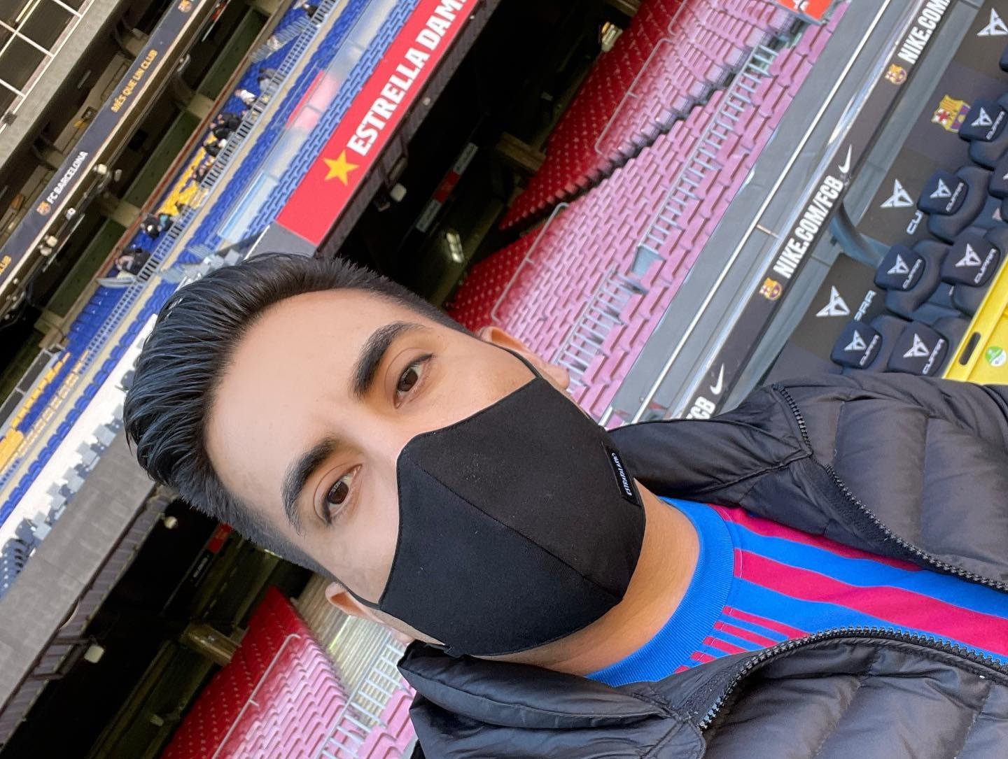  Tommy Portugal sufrió terrible robo afuera del estadio Camp Nou en Barcelona