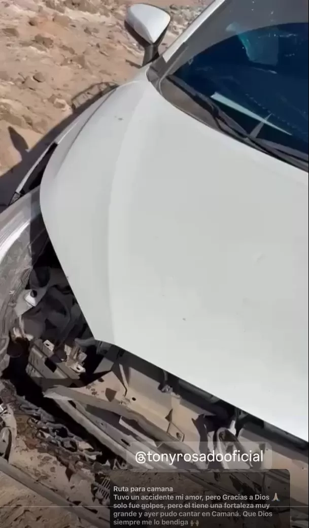 Así quedó el auto que trasladaba a Tony Rosado tras accidente en Arequipa / Captura Así quedó el auto que trasladaba a Tony Rosado tras accidente en Arequipa / Captura