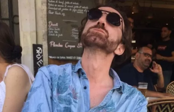 Tras la tragedia, la producción decidió detener las grabaciones por unos días para atender la emergencia y dar espacio al duelo del equipo. Foto: Instagram