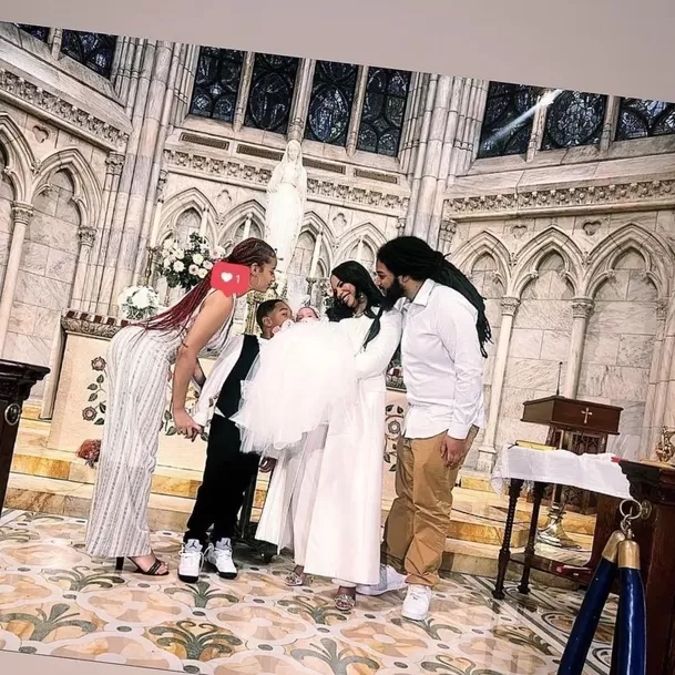 En la ceremonia solo estuvieron presentes los padrinos, algunos familiares  y amigos allegados/ Foto: IG Erick Sabater