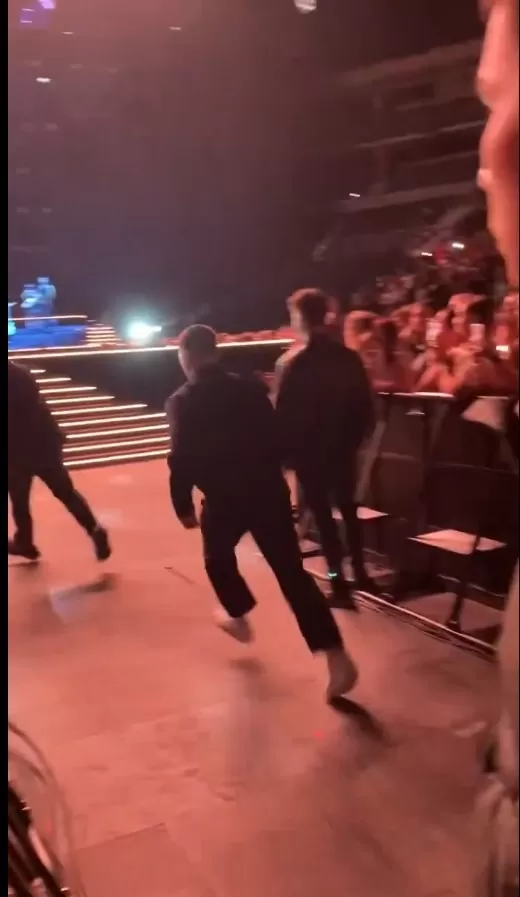 Preciso momento en el que Nick Jonas abandonó despavorido el escenario/Foto: Instagram