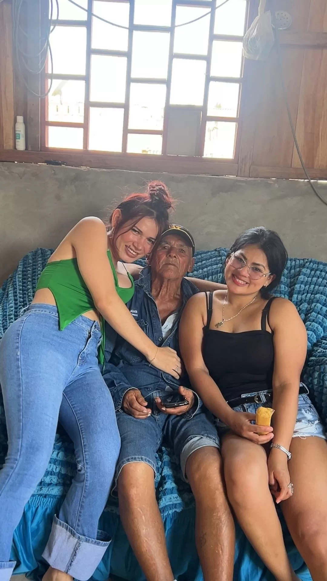 'La Uchulú' con su padre y hermana / Instagram