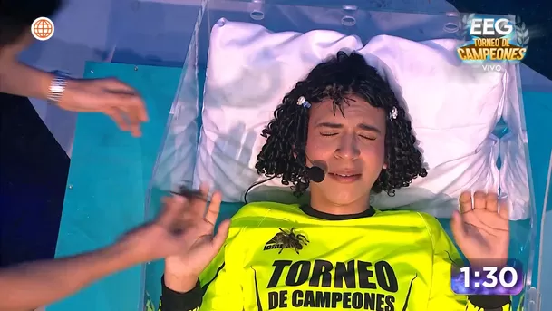 Valentino lloró de nervios durante reto con tarántulas. Fuente: AméricaTV