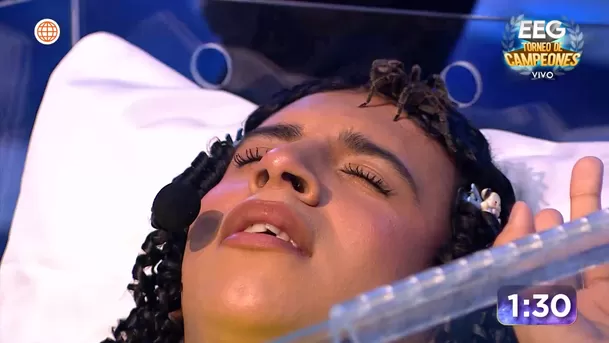 Valentino soportó reto con tarántulas caminando por su rostro y cuerpo. Fuente: AméricaTV