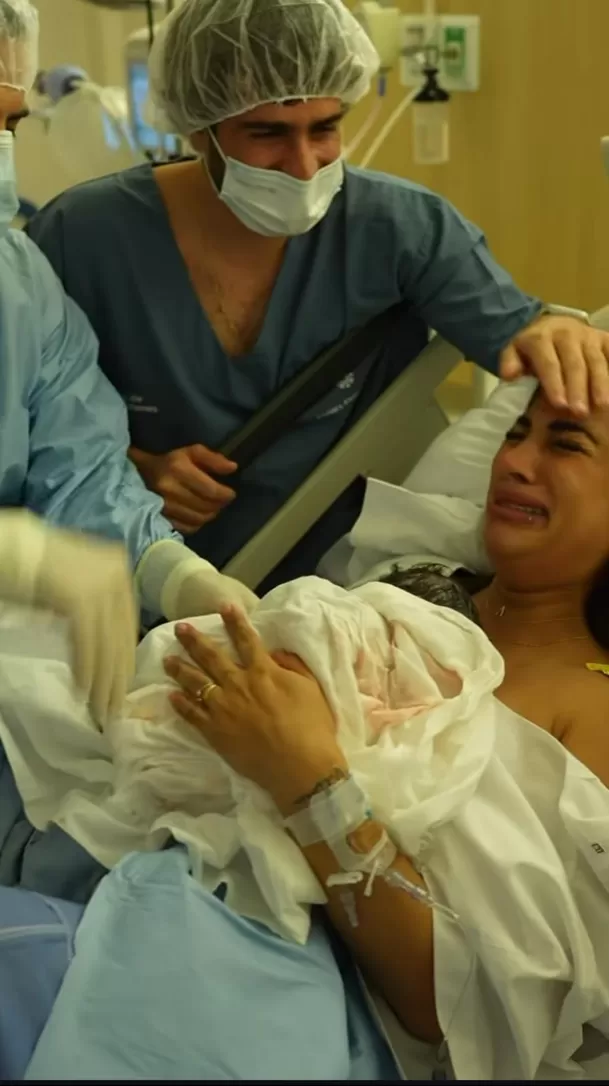Valery Revello emocionada tras convertirse en madre por tercera vez de una niña / IG: valeryrevello