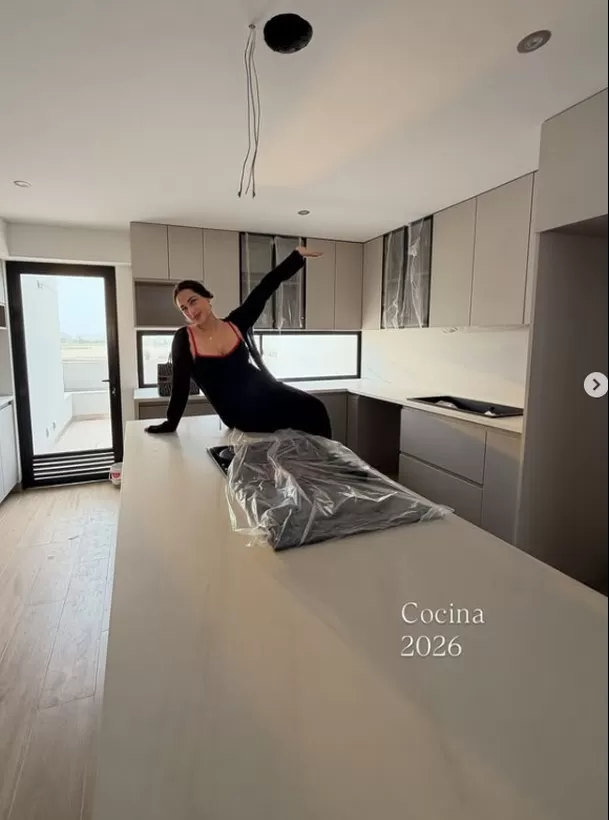 La influencer sorprendió al revelar que ella y el tablista mantuvieron en secreto durante un año y medio la compra de su primer hogar. Su nueva casa en Punta Hermosa tiene vista al mar y modernos acabados. Video: IG @valeryrevello La influencer sorprendió al revelar que ella y el tablista mantuvieron en secreto durante un año y medio la compra de su primer hogar. Su nueva casa en Punta Hermosa tiene vista al mar y modernos acabados. Video: IG @valeryrevello