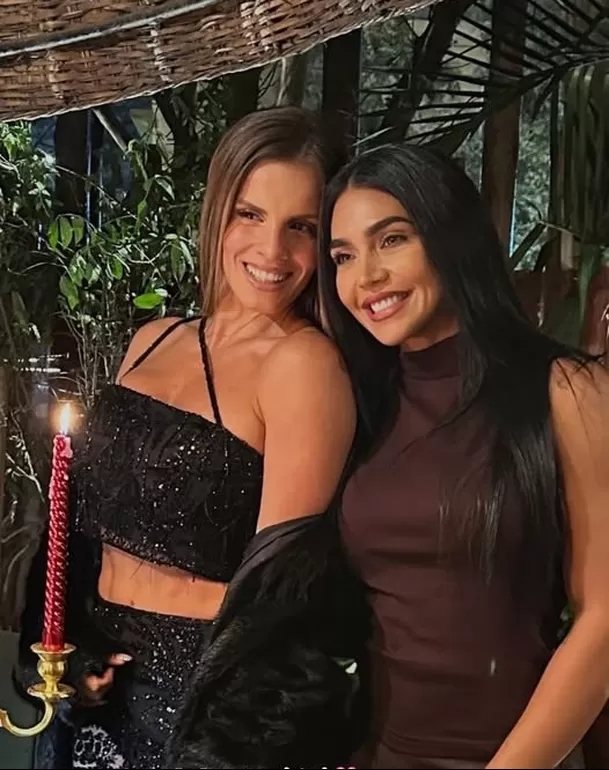 Alejandra Baigorria celebrando uno de sus cumpleaños con Vania BLudau / Instagram
