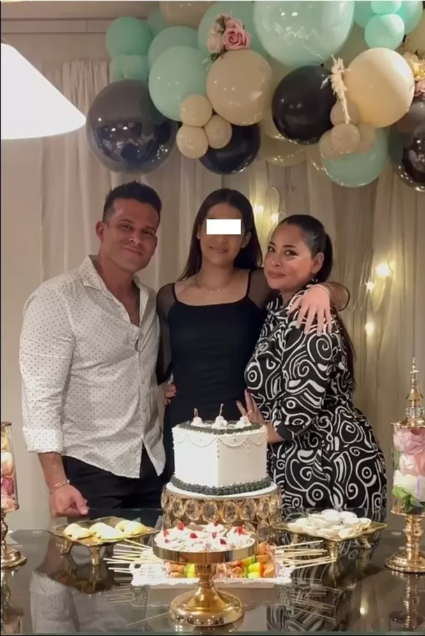 Camila Domínguez junto a su papá Christian Domínguez y madre Melanie Martínez / Instgaram