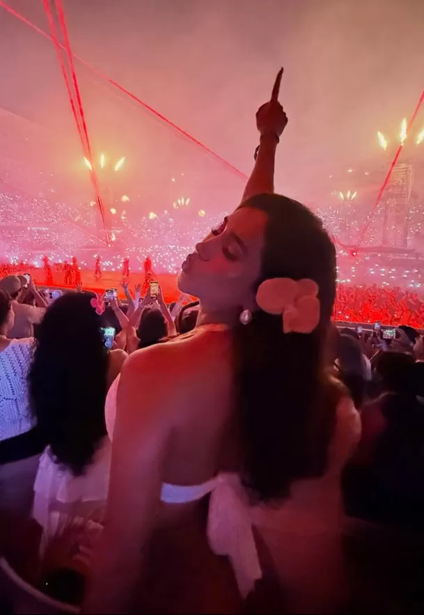 Vania Bludau y Melissa Paredes fueron captadas en la ‘casita’ durante el concierto de Bad Bunny en Lima. Foto: Instagram