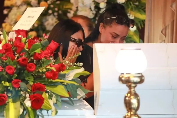 Tula Rodríguez y Mariella Zanetti lloran en velorio de Manolo Rojas / ANDINA 