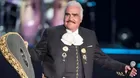 Vicente Fernández responde bien al tratamiento tras caída, dice su hijo