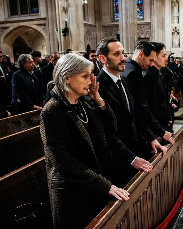 Familiares y amigos asistieron a la misa de cuerpo presente de Willie Colón en la Catedral San Patricio en Nueva York / IG: Telemundo Familiares y amigos asistieron a la misa de cuerpo presente de Willie Colón en la Catedral San Patricio en Nueva York / IG: Telemundo