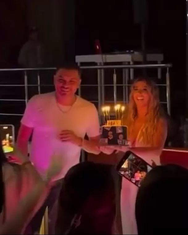 Yahaira Plasencia cantándole 'Happy Birthday' a Luis Fernando Rodríguez / IG: @paulatentacion