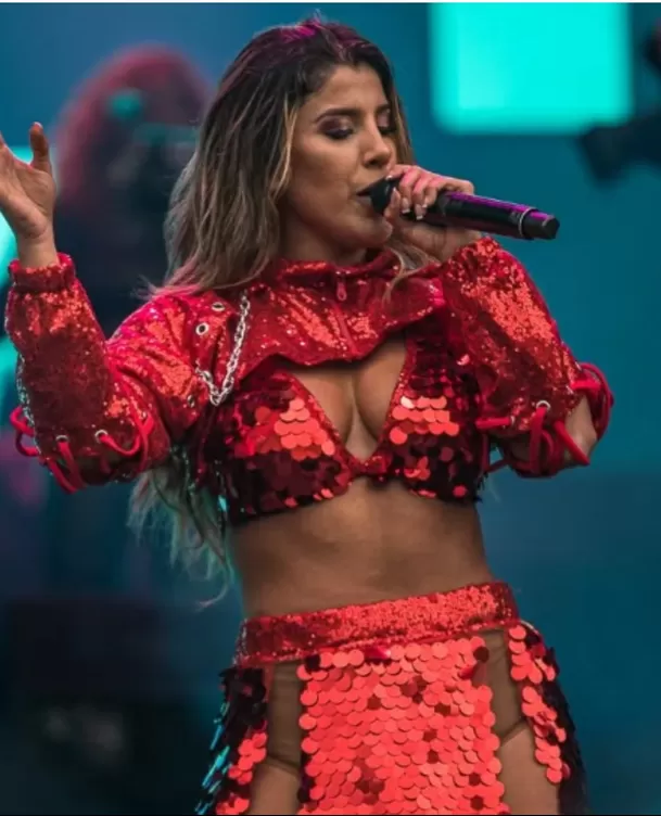 La salsera Yahaira Plasencia fue consultada sobre la versión de que habría coincidido con Jefferson Farfán en un vuelo durante su viaje a Áncash. La cantante aseguró que no se cruzó con su expareja y fue contundente sobre la distancia que existe entre ambos Video: Instagram @yahairaplasencia La salsera Yahaira Plasencia fue consultada sobre la versión de que habría coincidido con Jefferson Farfán en un vuelo durante su viaje a Áncash. La cantante aseguró que no se cruzó con su expareja y fue contundente sobre la distancia que existe entre ambos Video: Instagram @yahairaplasencia
