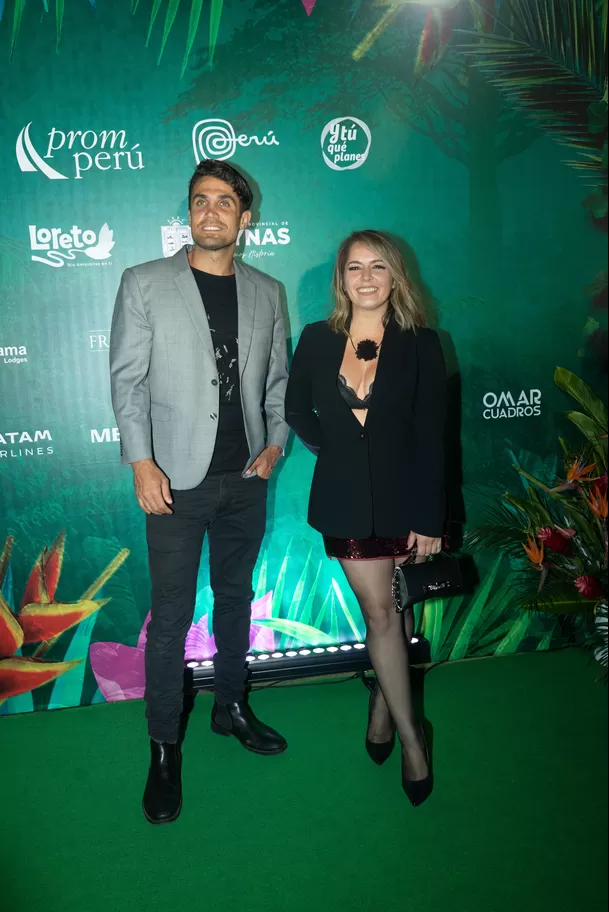 Yiddá Eslava estuvo acompañada de su amigo argentino Nico en la alfombra verde de la cinta 'Isla bonita' / Difusión 