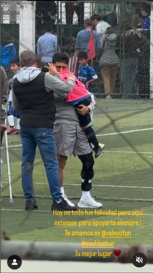 Yoshimar Yotún consolando a su hijo Valentino tras perder un campeonato de fútbol/Foto: Instagram