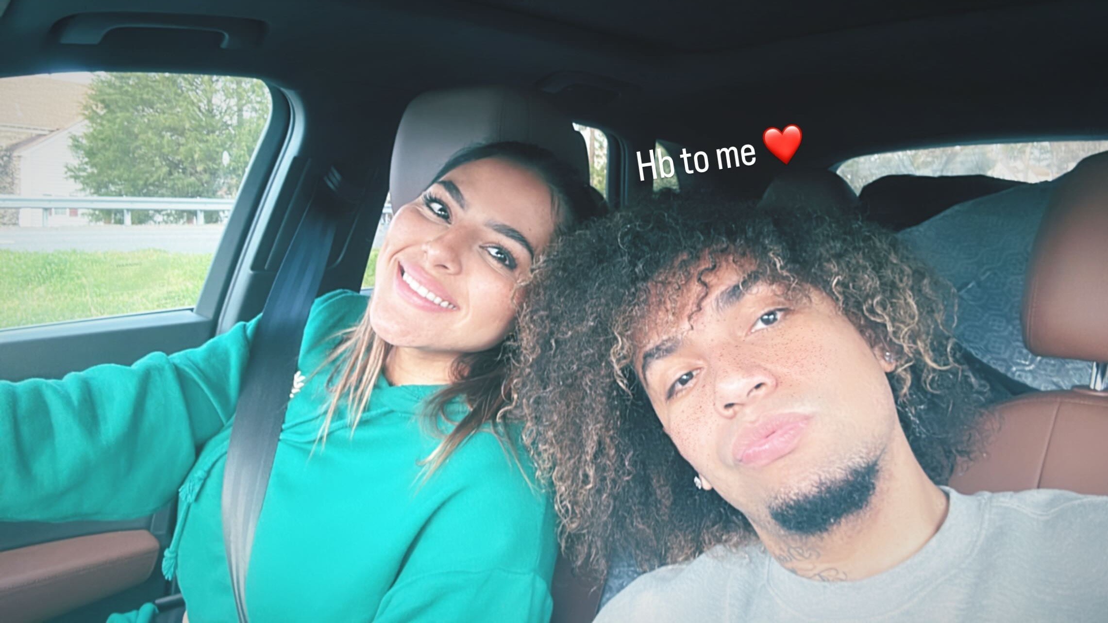Youna confirmó que mantiene una relación con Melody Cortéz/Foto: Instagram