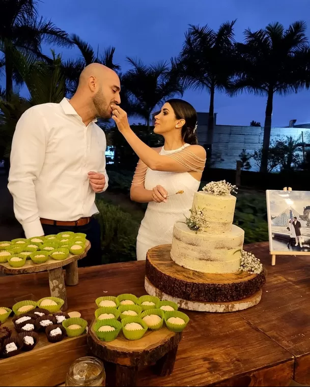 Los flamantes esposo hicieron una íntima celebración / Foto: IG Liz Mariana Godoy Los flamantes esposo hicieron una íntima celebración / Foto: IG Liz Mariana Godoy