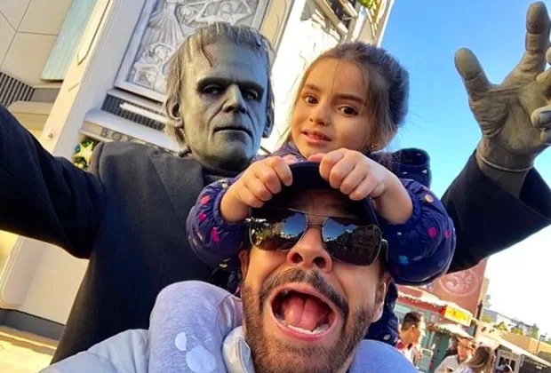Eugenio Derbez pasea en Estados Unidos junto a su familia y así la pasa
