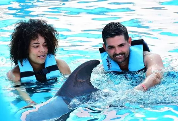 Ferdinando Valencia y Brenda Kellerman disfrutan de sus vacaciones junto a su hijo Tadeo