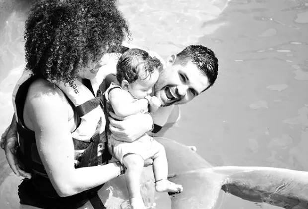 Ferdinando Valencia y Brenda Kellerman disfrutan de sus vacaciones junto a su hijo Tadeo