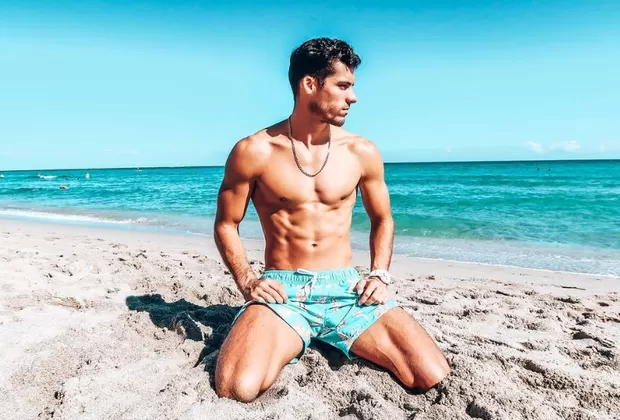 Flavia Laos y Patricio Parodi se lucen enamoradísimos y emprenden nuevo viaje