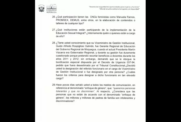 Ministra de Educación respondió pliego interpelatorio por textos escolares