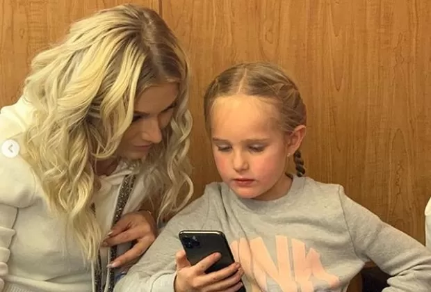 Gabriel Soto le responde a Geraldine Bazán con fotos de sus hijas junto a Irina Baeva 