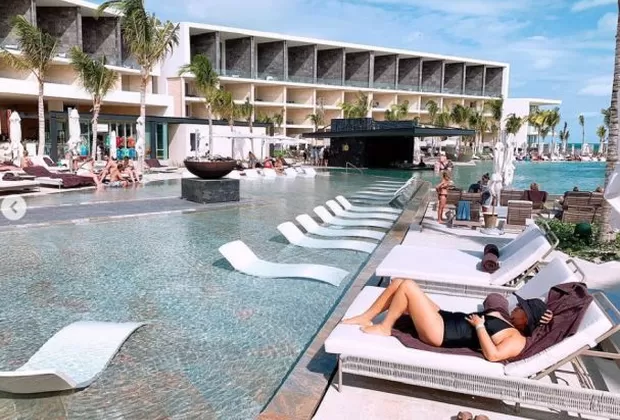 Guapo joven impactó a Katia Condos y a las 'Mujeres sin filtro' en Cancún