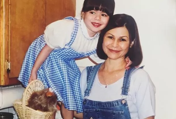 iCarly: Miranda Cosgrove conmueve Instagram con fotos inéditas de su niñez