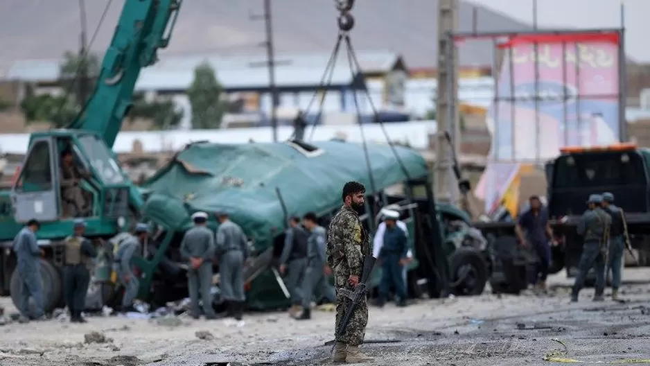 El autobús transportaba a reclutas a la academia de la policía de Wardak, al oeste de la capital afgana, informaron las fuerzas de seguridad (Vía: AFP)