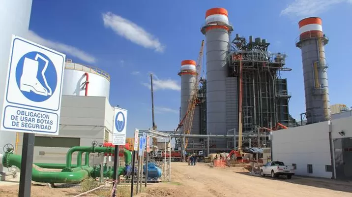 Argentina: evacúan central eléctrica tras una fuerte explosión Argentina: evacúan central eléctrica tras una fuerte explosión