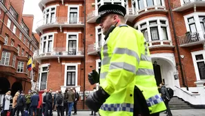 Assange está refugiado en la embajada de Ecuador en Londres desde 2012. Foto: AFP