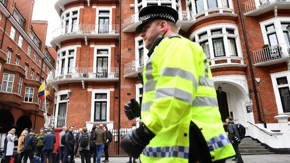 Assange está refugiado en la embajada de Ecuador en Londres desde 2012. Foto: AFP