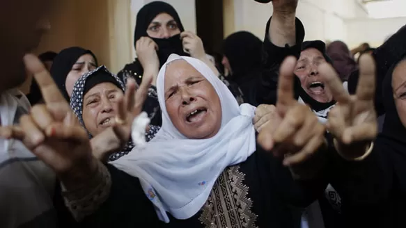 Palestinos lloran la muerte de sus seres queridos. (Foto: AFP)