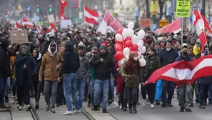 Austria: 10 000 personas, entre ellas neonazis, protestan contra medidas para frenar el coronavirus. Foto: AFP