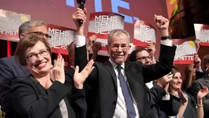 Alexander Van der Bellen junto a sus simpatizantes. (Vía: AFP)