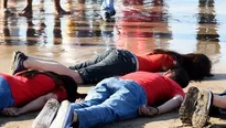 Marroquíes rinden homenaje a niño sirio que se ahogó en una playa turca. Foto: AFP