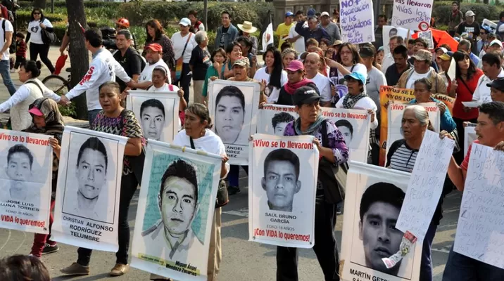 Movilización por los estudiantes desaparecidos. Foto: Difusión Movilización por los estudiantes desaparecidos. Foto: Difusión