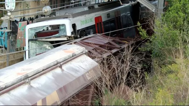 Barcelona: Un muerto y decenas de heridos al chocar dos trenes 