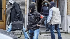 Policía belga recoge pruebas en una vivienda de Bruselas tras atentados. Foto: EFE.