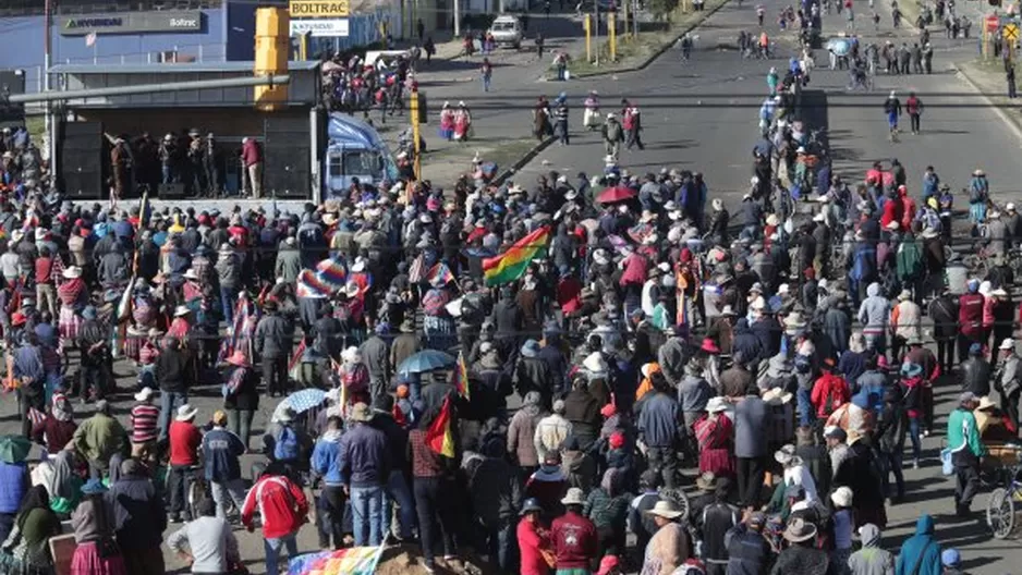 Bolivia: Protestas continúan, pero surgen más iniciativas de diálogo para salir de la crisis. Foto: EFE