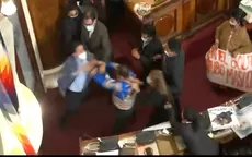 Bolivia: Dos congresistas se agarran a patadas y puñetes durante una sesión en el Parlamento - Noticias de parlamento