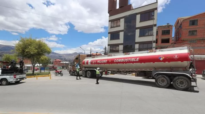 Bolivia: Acusan de terrorismo y sedición a 7 personas por destruir muro en refinería. Foto: EFE Bolivia: Acusan de terrorismo y sedición a 7 personas por destruir muro en refinería. Foto: EFE